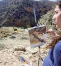 Eva Cabrera, becaria de Pintura de Paisaje en Albarracín: Al pintar al natural captas colores y sensaciones y toda esa riqueza se transmite al cuadro