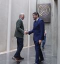 Azcon (PP) busca un pacto programático con Vox para su investidura, que quiere entrar a formar parte del Gobierno