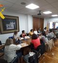 La Guardia Civil de Teruel forma al personal voluntario de los Puntos Violeta de los festivales de verano en la provincia