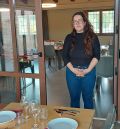 María Dávila, jefa de sala de Existe, restaurante de Puertomingalvo: “No hay gente para trabajar en hostelería, cerrarán negocios y los que queden tendrán más calidad”