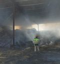 Los bomberos siguen realizando tareas de prevención en el incendio de La Ginebrosa