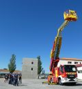 Los bomberos de la DPT incorporan un nuevo vehículo autoescala que permite intervenir a 32 metros de altura