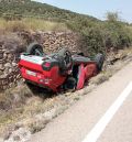 Una persona herida en un accidente en la carretera entre Cantavieja y Mirambel al salirse el vehículo de la vía
