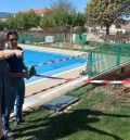 La rampa de acceso a la piscina climatizada de Calamocha, a punto de estar concluida