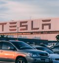 Debate financiero: ¿es buena idea o no comprar acciones de Tesla en 2024?