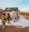 Un camión se incendia entre Calanda y Andorra sin que se hayan producido daños personales