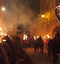 La fiesta del fuego de la Santa Encamisada de Estercuel ilumina y purifica todos los rincones