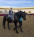 Los participantes en las Bodas de Isabel de Segura practican sus papeles a caballo
