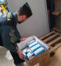 La Guardia Civil de Teruel incauta armas blancas, bengalas, medicamentos y artículos infantiles fuera de normativa en una nave de Zaragoza