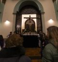 El Cristo del Amor celebra en Teruel su tradicional  Vía Crucis dentro de San Andrés por la lluvia