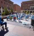 La actividad física saludable y solidaria llena de ritmo  la plaza San Juan