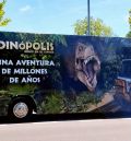 Dinópolis arranca su temporada estival con su autobús promocional y una campaña en cines