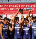 Edo gana la Liga Nacional  de Clubes de triatlón junto a su equipo