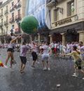 La fiesta en la que todo es posible,  hasta nadar y remar junto al Torico