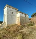 Planes para decorar el antiguo depósito de agua y un paño de pared en Alobras