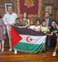 Afectuosa bienvenida de la alcaldesa a los niños saharauis  que pasan el verano en Teruel