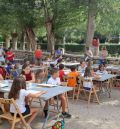 Los niños de Villarroya aprenden el patrimonio local al pintarlo con el pincel