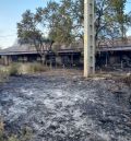 Bomberos de la DPT y una cuadrilla forestal intervienen en un incendio de una nave abandonada en Calaceite