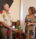 La alcaldesa de Teruel recibe al nuevo jefe de la Academia Militar de Zaragoza