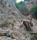 Las riadas se llevan por delante varias pasarelas en los senderos del río Martín