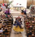 Teruel se vuelca con la Virgen del Pilar con jotas y ramos de flores entre mantones y cachirulos