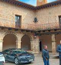 Blasco estudiará financiar con el Fite la remodelación de la plaza Mayor de Albarracín