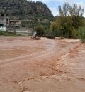 La Guardia Civil evacúa a 15 niños de la escuela de Olba para volver a los Giles al quedar anegado el puente de conexión  al barrio