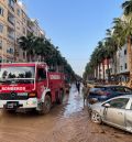 Las 244 personas del dispositivo aragonés, que integra a bomberos de la DPT, han limpiado el 20 % de las calles de la zona que tiene asignada en Catarroja