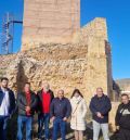 La directora general de Patrimonio Cultural visita los trabajos de conservación del Castillo del Cid en Villel