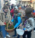 El muérdago desafía al frío: los Scouts  de Alcañiz brillan con su venta solidaria