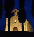 La ermita de San Juan de Torre del Compte estrena luces, pero la niebla complica su debut