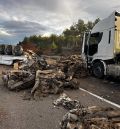 La autovía A-23, cortada cinco horas a la altura de Teruel por una colisión entre dos camiones que deja un herido leve