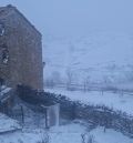 La nieve por la borrasca Ivo complica la circulación en carreteras de la Sierra de Gúdar y el Maestrazgo