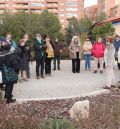 La asociación Acacia repara la placa dedicada a Emerenciana Pastor