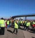 Los agricultores cortan la autovía A-23 en Calamocha para pedir mejoras en el sector