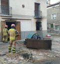 Los bomberos de la DPT extinguen un incendio en la planta baja de una vivienda en Ojos Negros