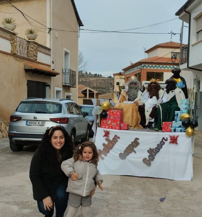 Mª Cruz Alcaine, impulsora de la cabalgata de reyes de Cuevas Labradas: “A niños y mayores les gustó mucho tener a los Reyes  en el pueblo de nuevo”