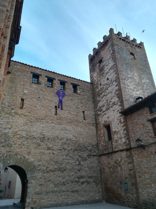 Lazo morado en La Iglesuela del Cid por el 25N