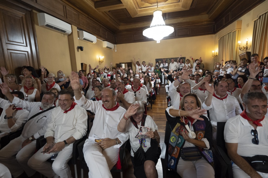 Asistentes al nombramiento del Vaquillero del Año, al ritmo que marcó este