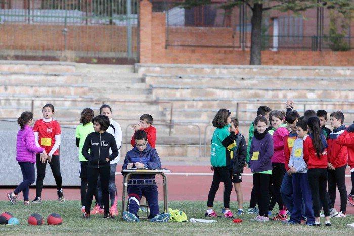 la Asociación Atlética Turolense celebra otra edición del Día del Atletismo en Pista