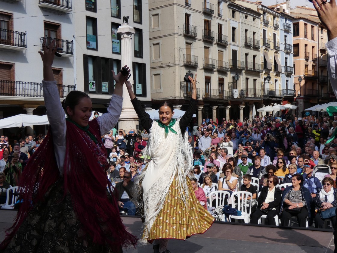 Festival de jotas en la Plaza del Torico de Teruel
