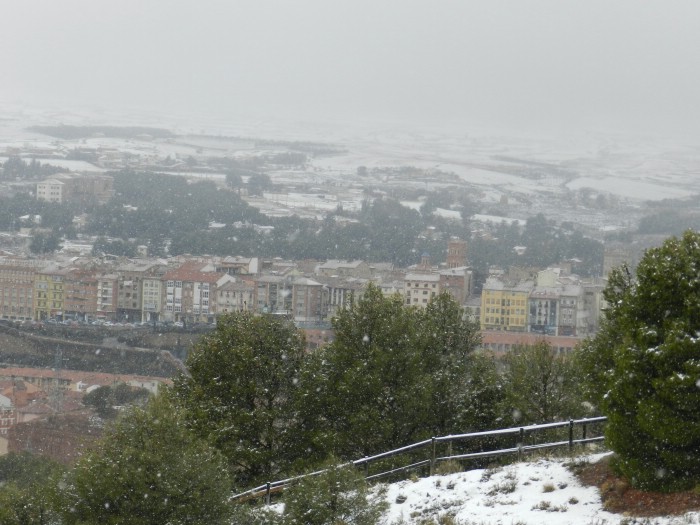 Vista panorámica de la capital turolense, donde ha nevado pero apenas ha cuajado. Inmaculada Ariño