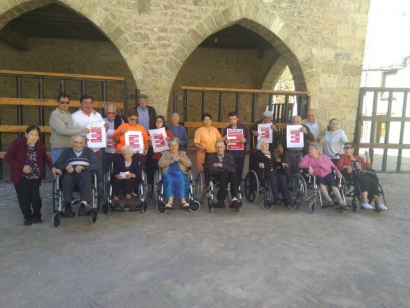 Imagen de los 5 minutos de paro en Cantavieja en la residencia de la Tercera Edad