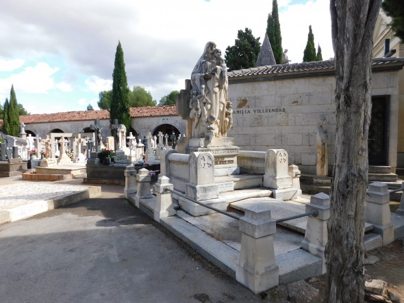 Una de las tumbas de la parte antigua del cementerio