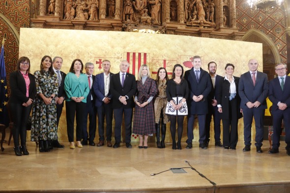 Foto de familia de varios diputados que asistieron a la ceremonia de Teruel
