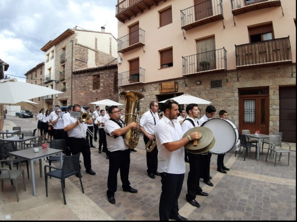 Pasacalles de la banda en Mora de Rubielos en 2019