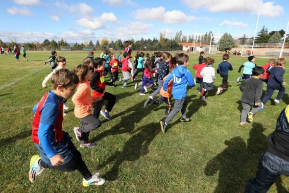 la Asociación Atlética Turolense celebra otra edición del Día del Atletismo en Pista