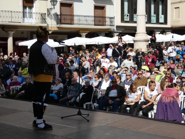 El Torico se llenó de gente para asistir al festival de jotas