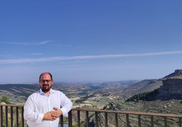 Alberto Izquierdo, candidato del PAR, en su pueblo, Gúdar